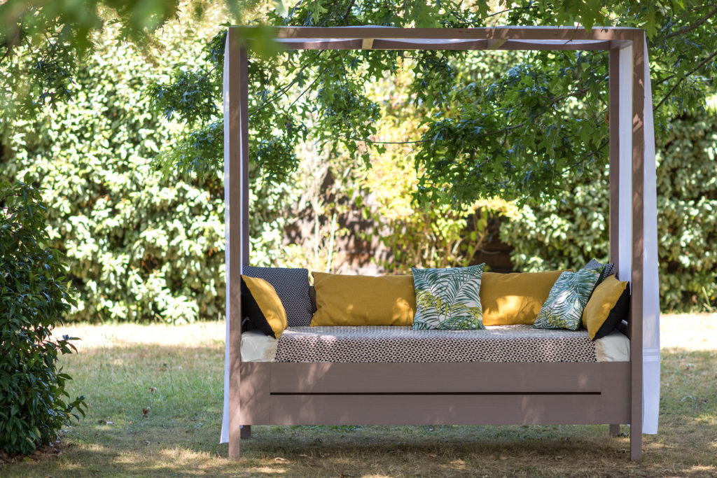 banquette extérieure dont les découpes ont été réalisées entièrement à la main. Projet 100 DIY